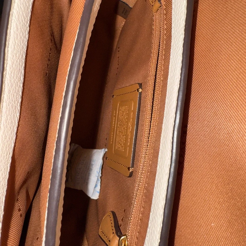 Cassie Crossbody Bag 19 New without Tags - Picture 10 of 13